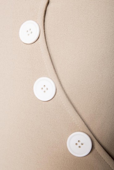 Modische Marlenehose mit Knöpfen