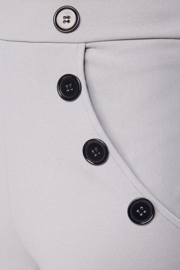 Modische Marlenehose mit Knöpfen